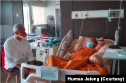 Foto kenangan Gubernur Jawa Tengah Ganjar Pranowo, menjenguk Buya Syafii Maarif 15 Mei 2022. (Foto: Humas Jateng)