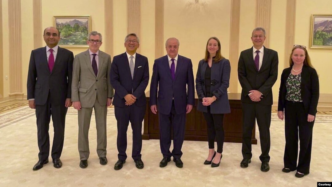 Amerika delegatsiyasi O'zbekiston Davlat xavfsizligi kengashi rais o'rinbosari Abdulaziz Komilov bilan uchrashuvda, Toshkent, 24-may, 2022 