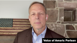 اسکات پری، عضو جمهوری‌خواه ایالت پنسیلوانیا در مجلس نمایندگان در جریان گفت‌وگو با بخش فارسی صدای آمریکا
