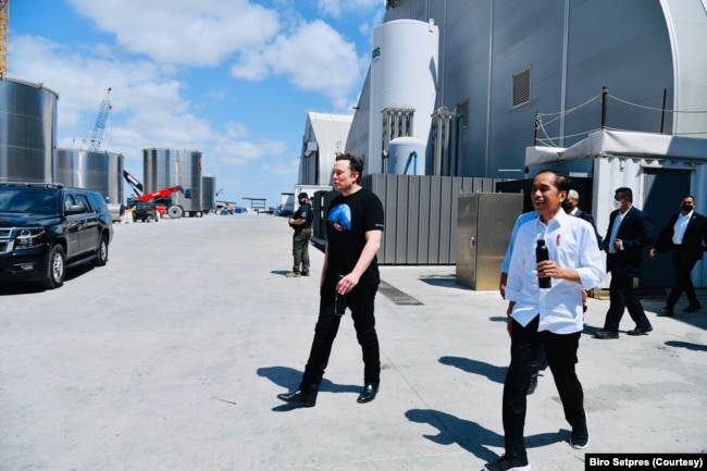 Presiden Joko Widodo (14/5) mengunjungi SpaceX di Boca Chica, Texas, Amerika. (Foto: Biro Setpres)