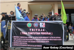 Foto dokumentasi aksi buruh PT Freeport yang digelar pada 2018, atau setahun setelah dimulainya pemogokan. (Foto: Aser Gobay)