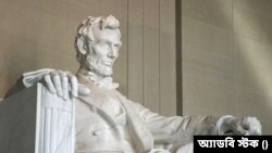 lincoln memorial (right side close-up)