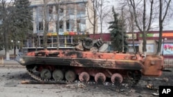 A destroyed armored personnel carrier stands in the central square of the town of Makariv, 60 kilometres west of Kyiv, Ukraine, after a heavy night battle Friday, March 4, 2022. (AP Photo/Efrem Lukatsky)