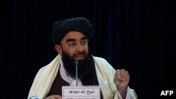 Juru bicara Taliban Zabihullah Mujahid dalam sebuah konferensi pers, 27 February 2022. 