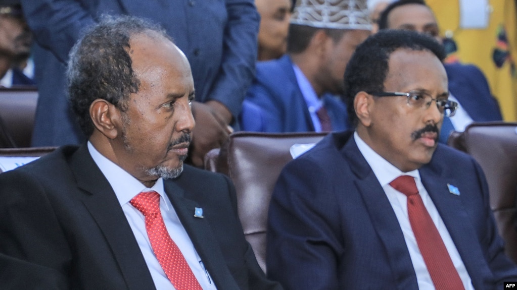 Newly-elected Somali President Hassan Sheikh Mohamud (L) sits next to former President Mohamed Abdullahi Mohamed, in the capital Mogadishu, May 16, 2022.