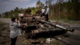 Подбитый российский танк в пригороде Киева Украина (архивное фото)
