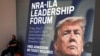 Plakat koji najavljuje godišnju konvenciju NRA u Hjustonu, na kojoj će govoriti i bivši predsednik Donald Tramp