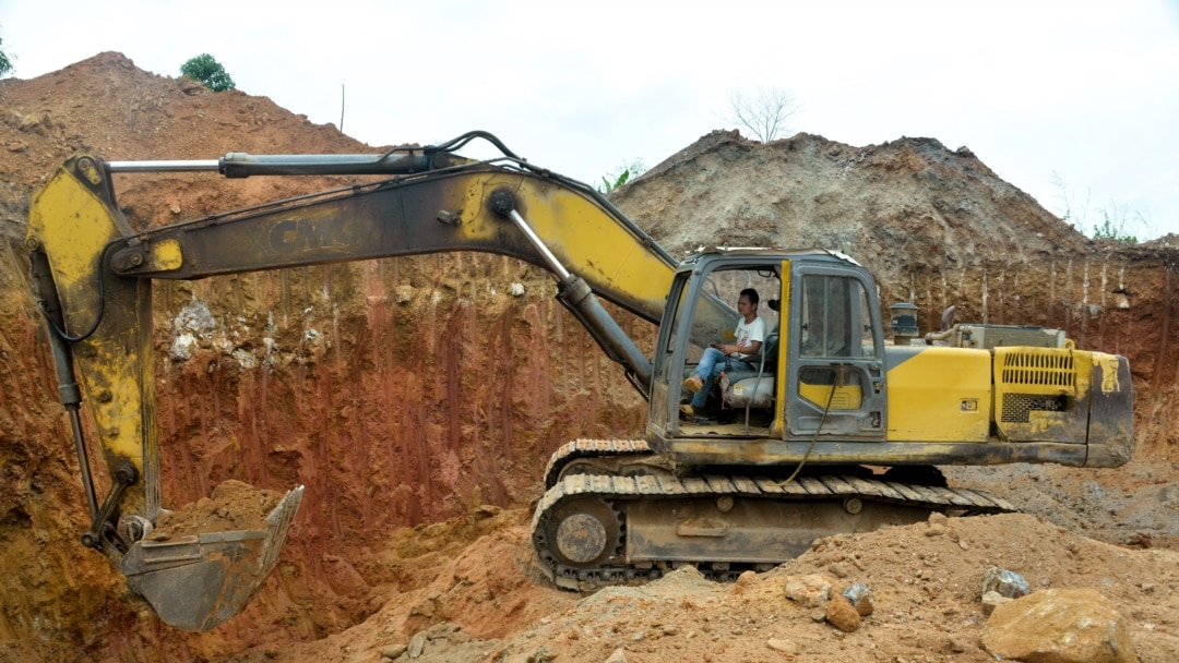Cameroonian Villagers Protest China Iron Ore Mining Deal