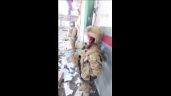 乌克兰士兵在亚速钢铁厂清唱流行曲