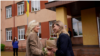 دیدار جیل بایدن، بانوی اول آمریکا با اولنا زلنسکا همسر رئیس‌جمهوری اوکراین در یک مدرسه دولتی در اوژاراد، ۸ ماه مه - رویترز
