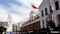 El palacio de gobierno durante una ceremonia de cambio de guardia militar en Quito, Ecuador, el 22 de mayo de 2017. 
