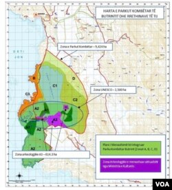 Harta e Parkut të Butrintit, me ngjyrë portokalli zona prej 800 hektarësh, ish pjesë e parkut në kategorinë “B”, tashmë e hequr në janar 2022 nga qeveria në kuadër të rishikimit të kufijve të zonave të mbrojtura.