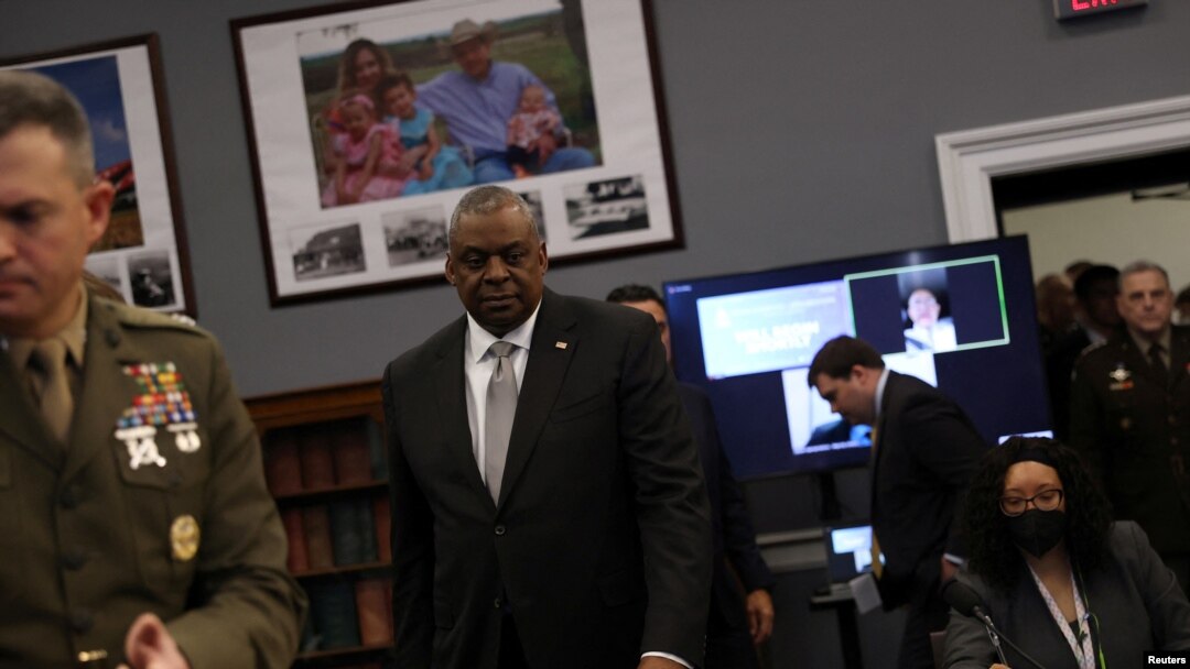 El Secretario de Defensa de EEUU, Lloyd Austin, llega a una audiencia del Subcomité de Defensa de Asignaciones de la Cámara sobre la solicitud de presupuesto del Departamento de Defensa, en el Capitolio en Washington, el 11 de mayo de 2022.