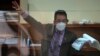 El juez Miguel Ángel Gálvez argumenta en la corte durante una audiencia por un caso de drogas en la Ciudad de Guatemala, el 11 de mayo de 2022.