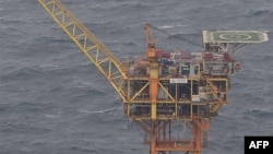 日本外務省2022年5月21日公佈的攝於2014年6月的照片顯示東中國海有爭議的海域內的一座天然氣勘探平台。