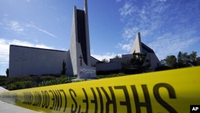 EEUU: feligreses someten a pistolero en fatal ataque a iglesia en California