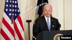 El presidente de los Estados Unidos, Joe Biden, habla antes de la firma de una orden ejecutiva para reformar la policía federal y local en el segundo aniversario de la muerte de George Floyd, durante un evento en la Casa Blanca en Washington, el 25 de mayo de 2022.