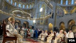 Грешката мора да се исправи и тоа е сторено, рече патријархот Порфириј на заедничката литургија со г.г. Стефан во храмот „Свети Сава“ во Белград