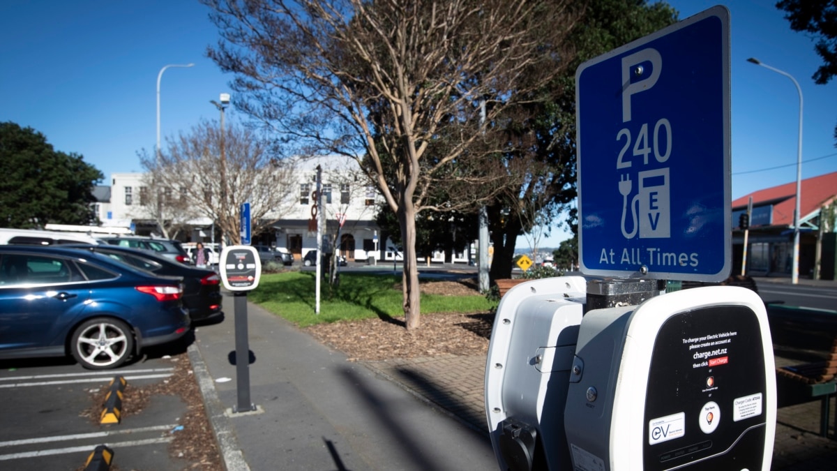 Jacinda ardern online electric car