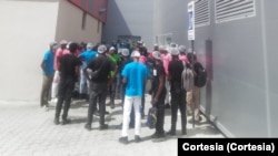 Trabalhadores da Carrinho Empreendimentos em greve em Benguela, Angola, 22 Maio 2022