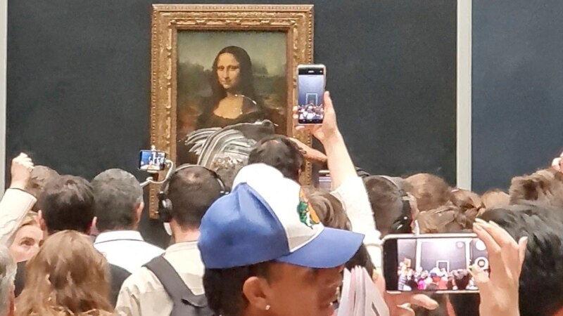 Man Arrested After Hitting Mona Lisa With Cake In Louvre