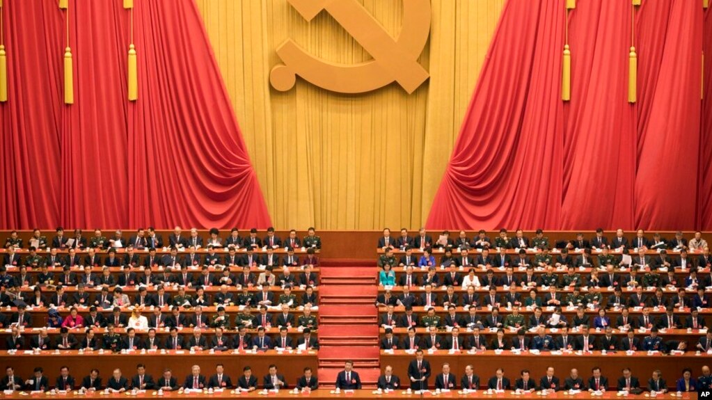 中共总书记习近平在中共十九大开幕式上。（资料照片，2017年10月18日）(photo:VOA)