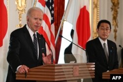 조 바이든(왼쪽) 미국 대통령과 기시다 후미오 일본 총리가 지난 23일 도쿄에서 회담 후 공동회견하고 있다. (자료사진)