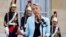Perdana Menteri Prancis yang baru diangkat Elisabeth Borne menyampaikan pidato saat upacara serah terima di halaman Hotel Matignon, kediaman resmi perdana menteri Prancis, di Paris, 16 Mei 2022.