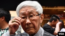 年屆90歲的天主教香港教區榮休主教陳日君樞機，5月11日首次被警方國安處人員拘捕，指他涉嫌勾結外國勢力，當晚獲准保釋。(美國之音/湯惠芸)