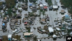 Inundaciones dejadas por el paso del huracán Ida en Lafitte, Luisiana, el 1 de septiembre de 2021. Foto AP.