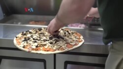 Diaspora Indonesia di Salem, Oregon Bangun Bisnis Waralaba Pizza 