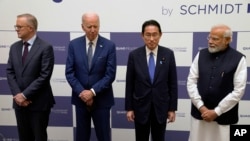 PM Ostralyen Anthony Albanese, Prezidan Etazini Joe Biden, Premye Minis Japone Fumio Kishida ak Premye Minis End Narendra Modi nan Pale Kantei la nan Tokyo, Madi 24 Me 2022. 