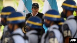 La presidenta de Honduras, Xiomara Castro, pronuncia un discurso durante la celebración del 91 aniversario de las Fuerzas Armadas de Honduras el 30 de mayo de 2022.