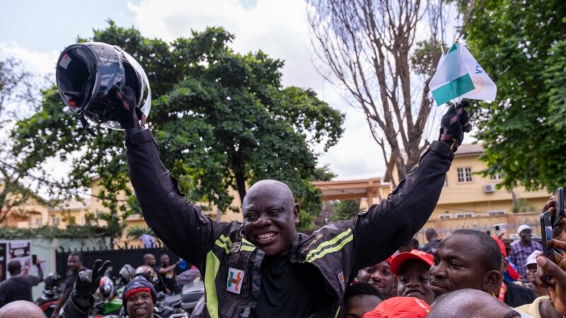 De Londres à Lagos, le périple d'un motard nigérian contre la polio