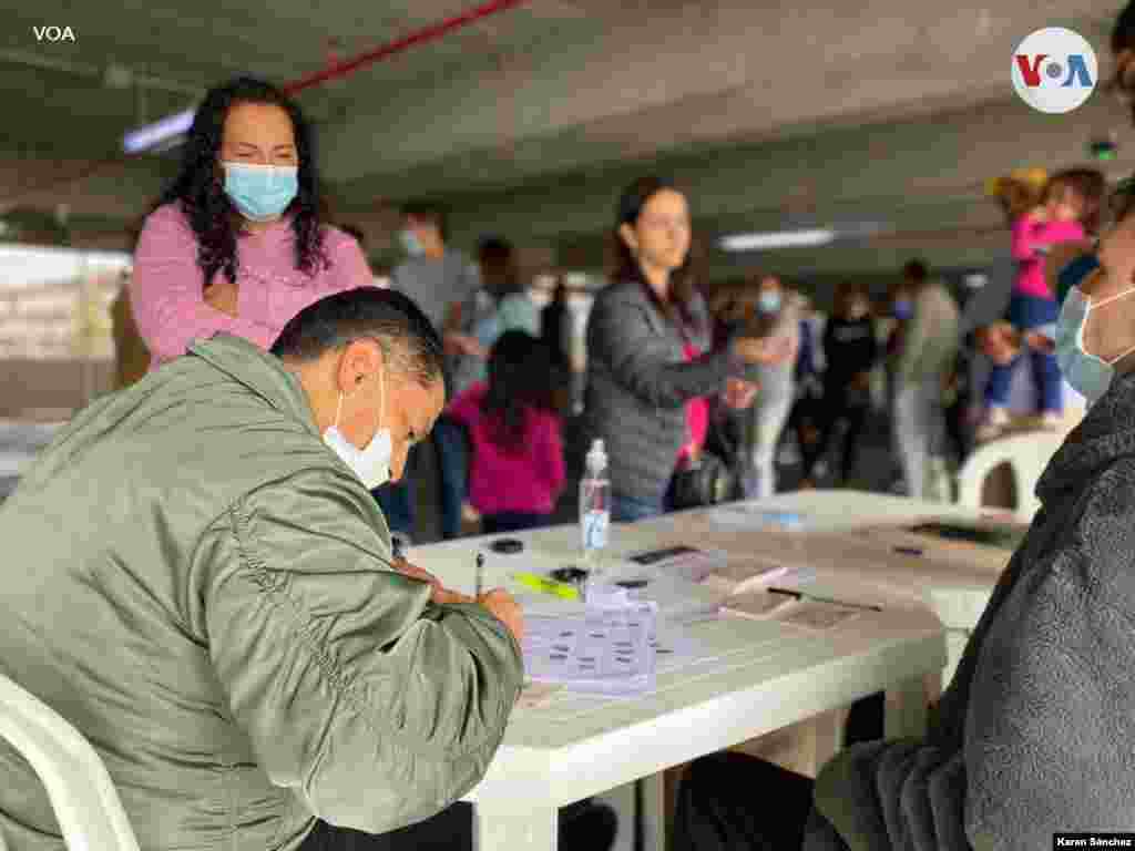 Según los jurados de votación, la Registraduría Nacional ha apoyado adecuadamente el proceso de votación de los ciudadanos durante los comicios presidenciales en Colombia.