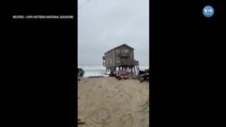 Kuzey Carolina'da Evler Okyanusa Yenik Düştü 