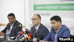 জাতীয় প্রেসক্লাবে ডিপ্লোম্যাটিক করেসপন্ডেন্ট অ্যাসোসিয়েশন, বাংলাদেশ (ডিক্যাব) আয়োজিত ‘ডিক্যাব টক’-এ অংশ নিচ্ছেন রাষ্ট্রদূত পিটার হাস।