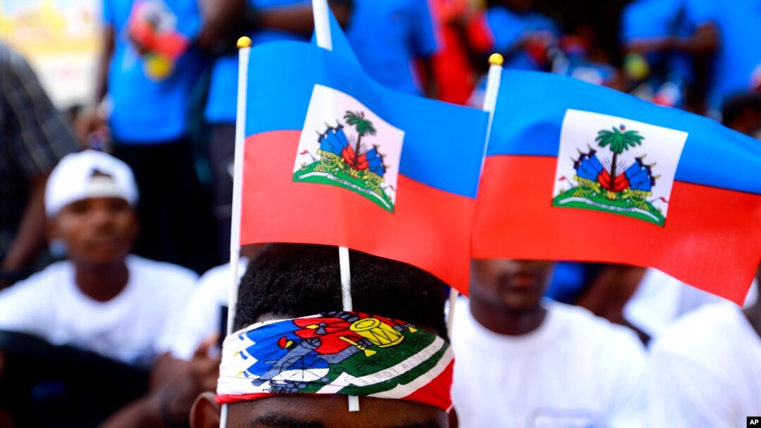 Perayaan Hari Bendera, di Port-au-Prince, Haiti, Sabtu, 18 Mei 2019. Para pemimpin Haiti bergegas untuk memenuhi tenggat yang ditetapkan AS untuk menunjuk tujuh anggota dewan transisi yang akan mengambil alih kekuasaan setelah PM Ariel Henry mundur. (Foto: AP)