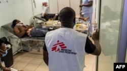 Fin 2020, le gouvernement avait déjà suspendu les opérations de MSF dans le Nord-Ouest, l'accusant de "collusion" avec les groupes séparatistes.