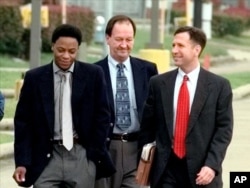 FILE - Tyrone Garner and John Lawrence arrive at the courthouse with one of their attorneys, Mitchell Katine (l-r), to face charges of homosexual conduct under Texas' sodomy law, Houston, Nov 20, 1998.