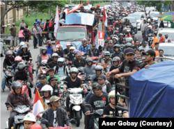 Ribuan buruh PT Freeport menggelar aksi demonstrasi pada 2018 di Mimika, Papua. (Foto: Aser Gobay)