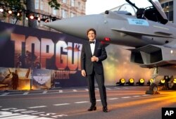 Tom Cruise poses for the media during the 'Top Gun Maverick' British premiere at a central London cinema, May 19, 2022.