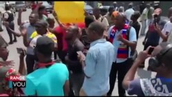 Militan politik yo manifeste devan yon anbasad manm Core Gwoup la pou denonse enjerans yo nan zafè entèn peyi a. Matiado Vilme