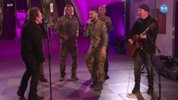 Bono’dan Kiev Metrosunda Konser