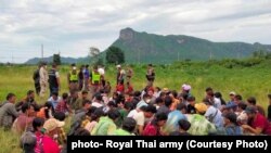 လူကုန်ကူးသူတွေ ခေါ်လာတဲ့ မြန်မာ ၁၀၀ ကျော် ထိူင်းနယ်စပ်မှာ အဖမ်းခံရ ( Photo Credit : Thai Police)