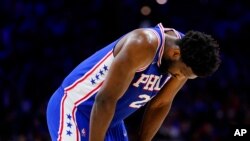 La tuile pour Joël Embiid, blessé face aux Raptors et donc forfait contre Miami.