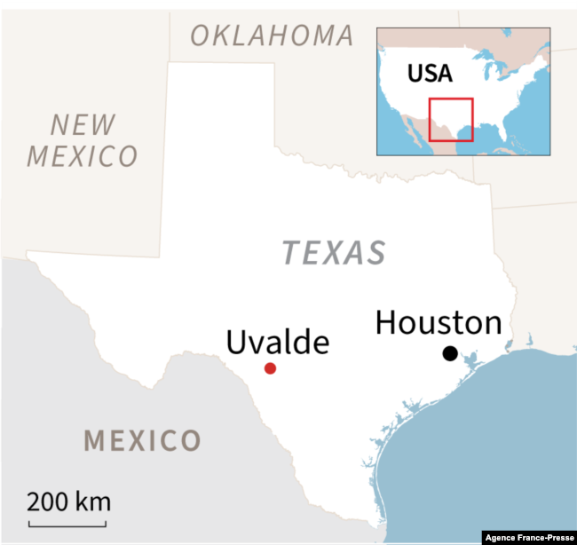 A map showing the location of Uvalde, Texas.