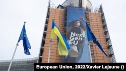 Шефот за надворешна политика на ЕУ, Жозеп Борел, во средата изјави дека Украина „припаѓа на нашето европско семејство“.