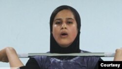 یکتا جمالی، عضو تیم ملی وزنه‌برداری دختران ایران 