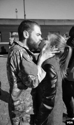 鲁斯拉娜·沃伦斯卡和丈夫谢尔盖·沃伦斯基在乌克兰拍摄的照片。(照片由鲁斯拉娜·沃伦斯卡提供)